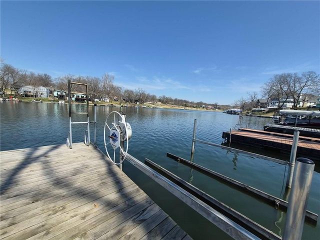 82 Beach Drive, Lake Tapawingo, MO 64015