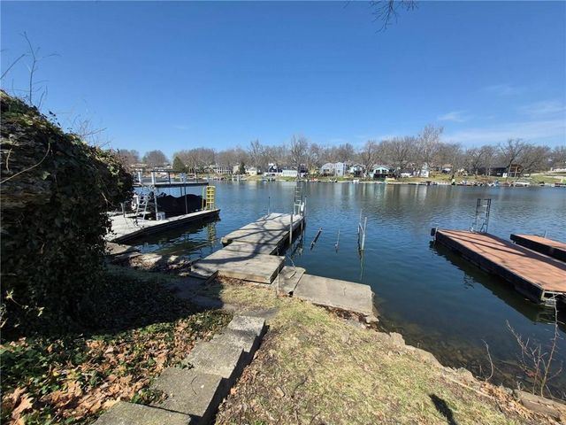 82 Beach Drive, Lake Tapawingo, MO 64015