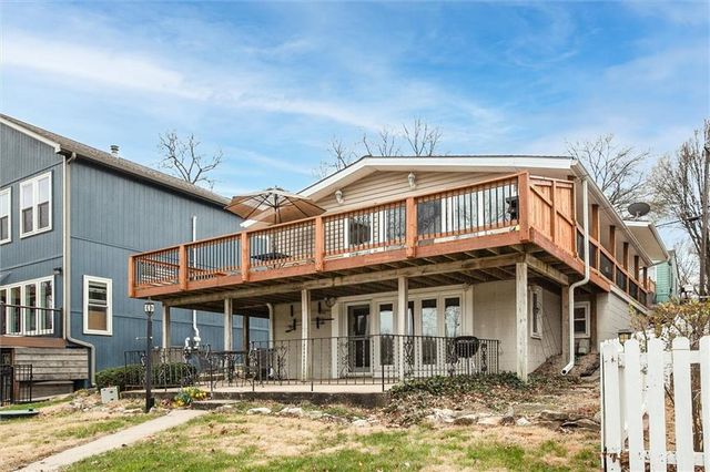 82 Beach Drive, Lake Tapawingo, MO 64015