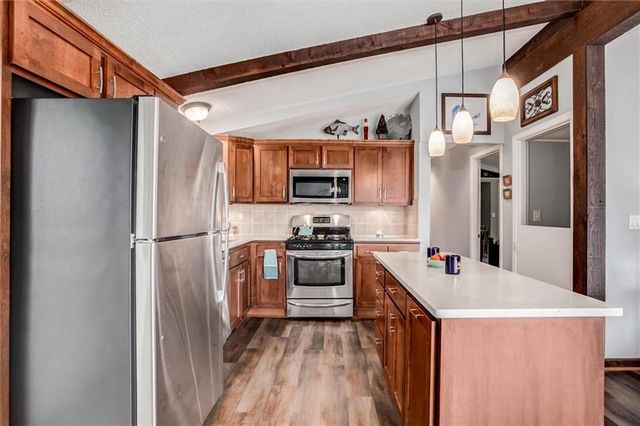 82 Beach Drive, Lake Tapawingo, MO 64015