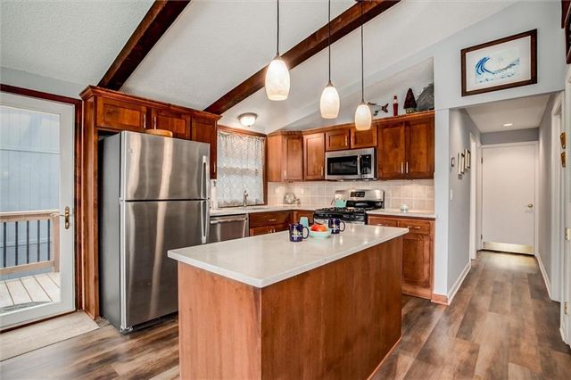 82 Beach Drive, Lake Tapawingo, MO 64015