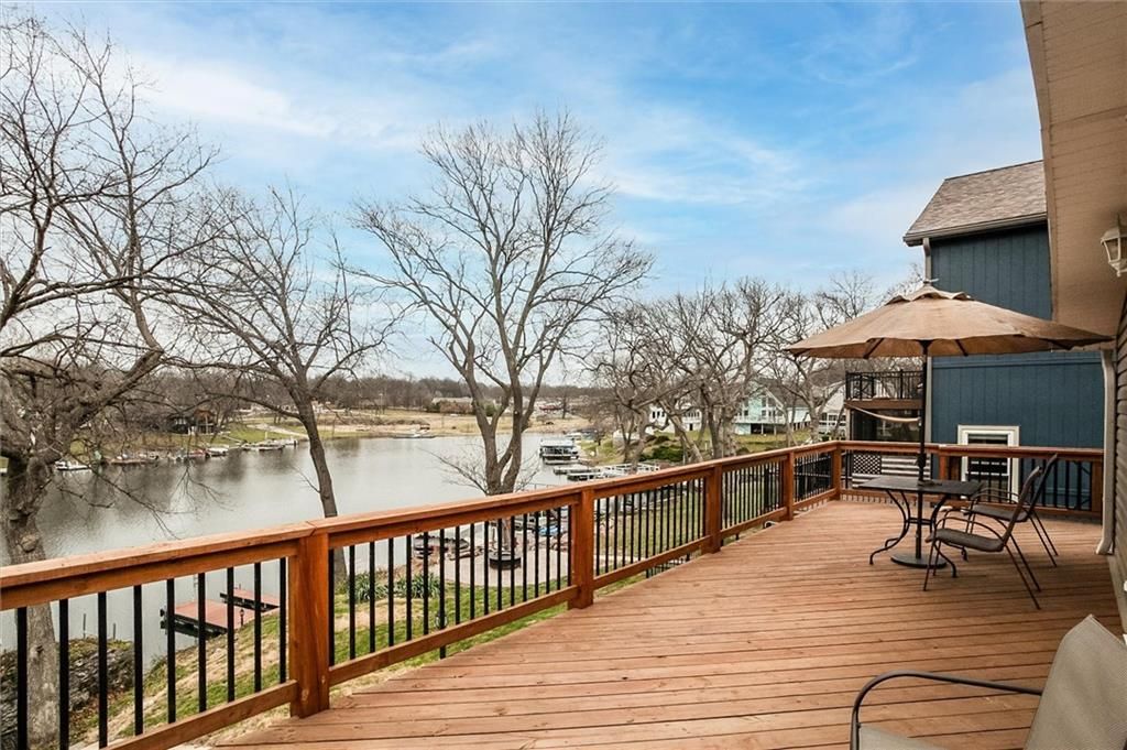 82 Beach Drive, Lake Tapawingo, MO 64015