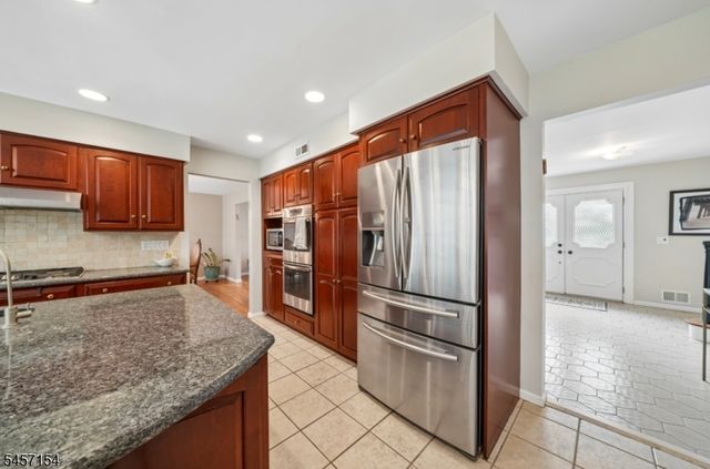 15 Mount Vernon Ct, Livingston Twp., NJ 07039