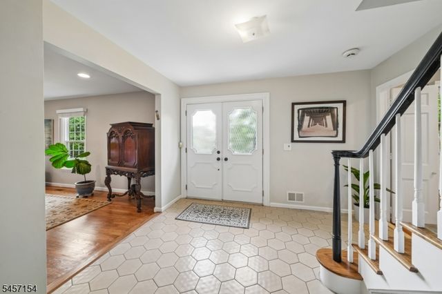 15 Mount Vernon Ct, Livingston Twp., NJ 07039