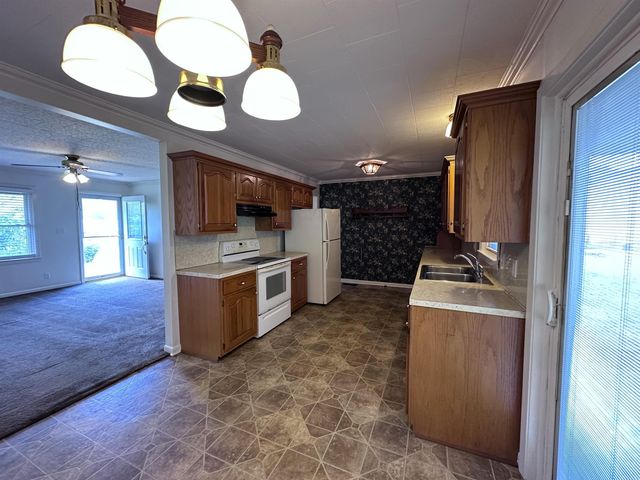 865 N 2nd Avenue, Piggott, AR 72454