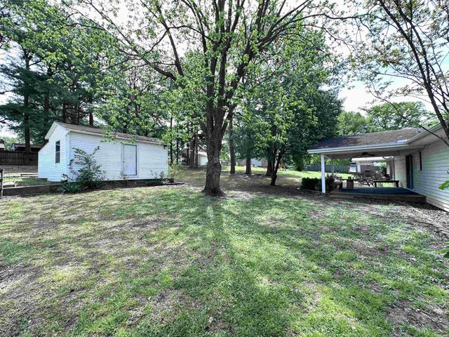865 N 2nd Avenue, Piggott, AR 72454
