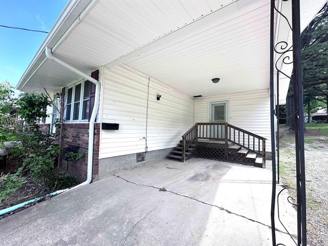865 N 2nd Avenue, Piggott, AR 72454