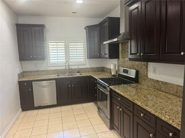3690 S Bear J, Santa Ana, CA 92704