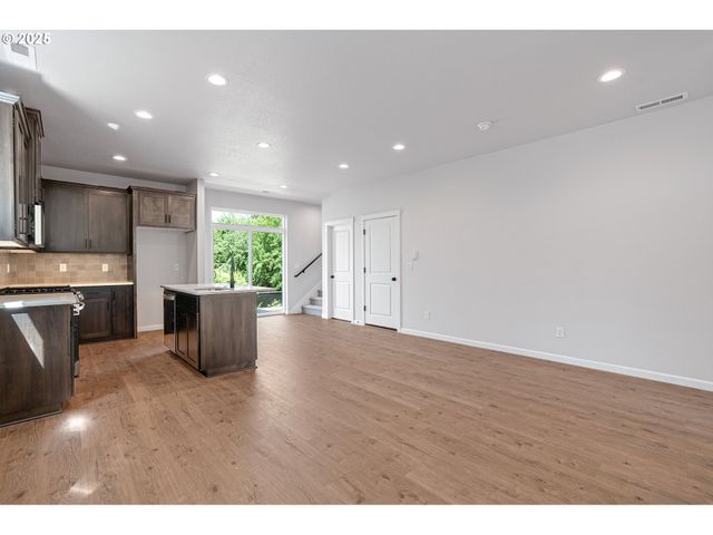 195 Se ACACIA Dr, Gresham, OR 97080