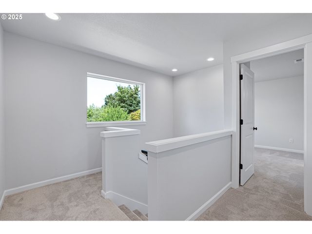 195 Se ACACIA Dr, Gresham, OR 97080