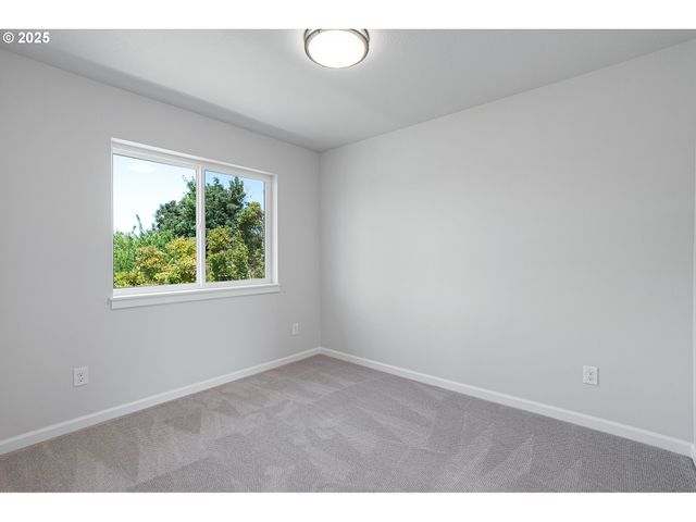 195 Se ACACIA Dr, Gresham, OR 97080