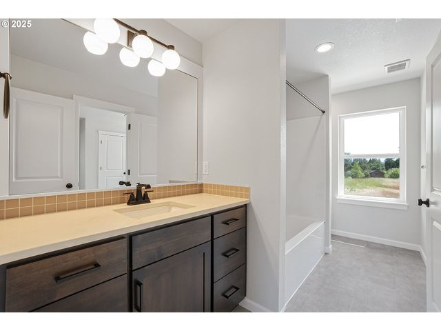 195 Se ACACIA Dr, Gresham, OR 97080