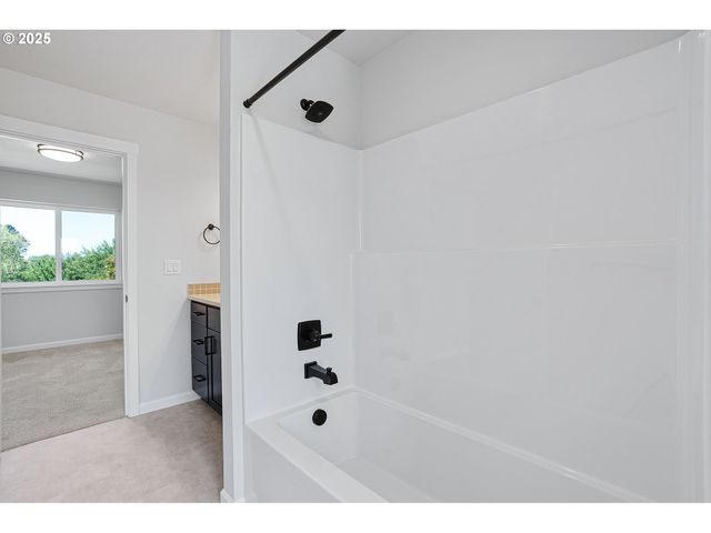 195 Se ACACIA Dr, Gresham, OR 97080