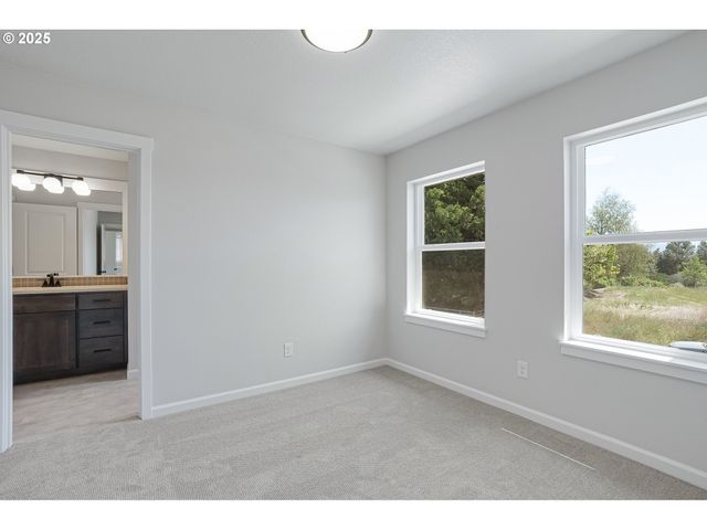 195 Se ACACIA Dr, Gresham, OR 97080