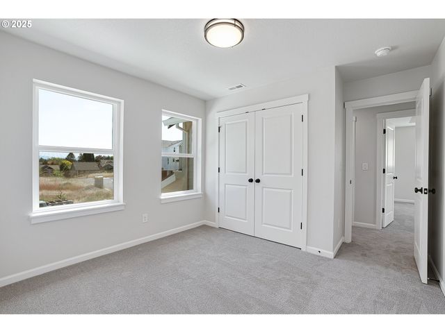 195 Se ACACIA Dr, Gresham, OR 97080