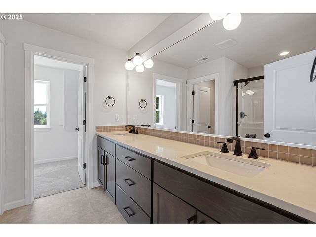 195 Se ACACIA Dr, Gresham, OR 97080