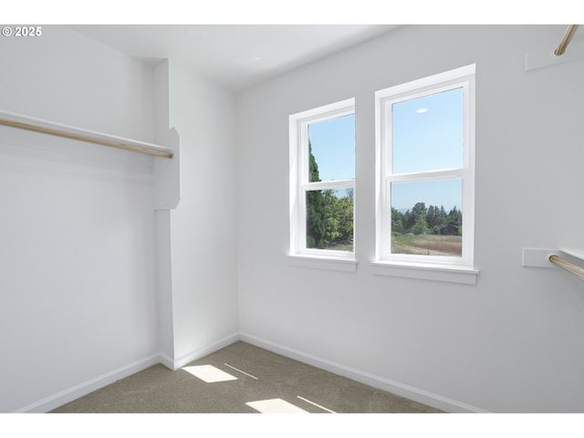 195 Se ACACIA Dr, Gresham, OR 97080