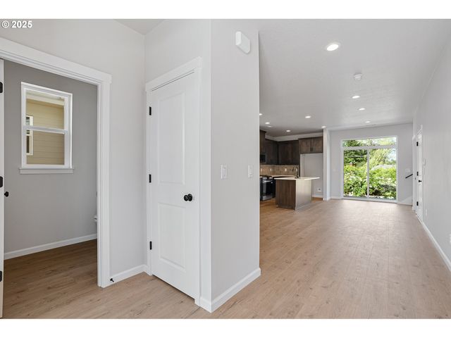 195 Se ACACIA Dr, Gresham, OR 97080