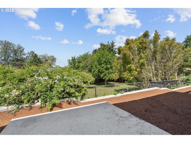 195 Se ACACIA Dr, Gresham, OR 97080