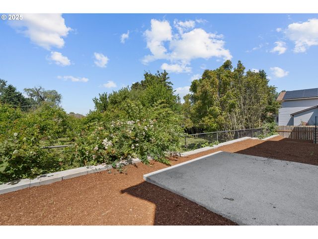 195 Se ACACIA Dr, Gresham, OR 97080