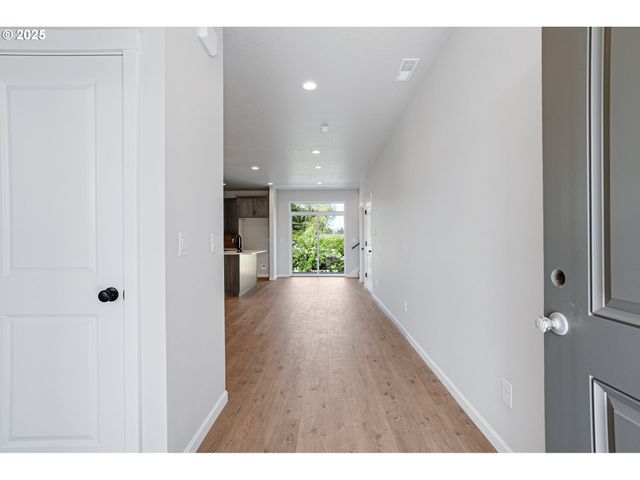 195 Se ACACIA Dr, Gresham, OR 97080