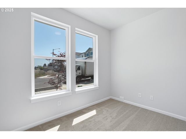 195 Se ACACIA Dr, Gresham, OR 97080