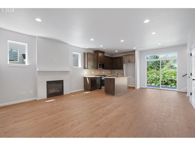 195 Se ACACIA Dr, Gresham, OR 97080