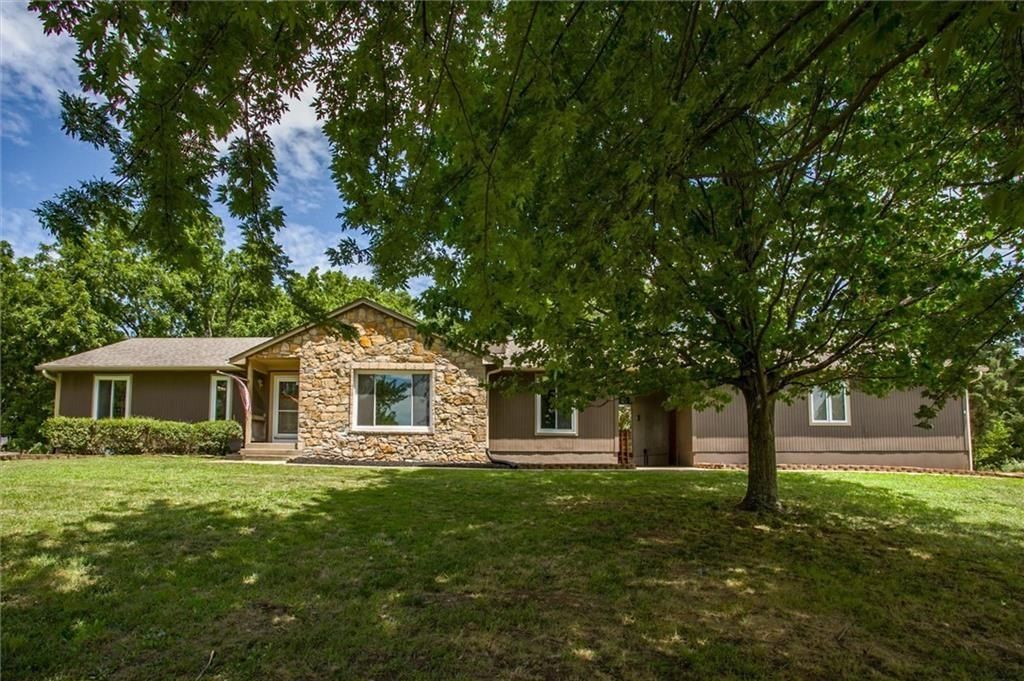 24650 Hospital Drive, Paola, KS 66071