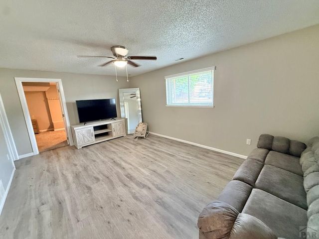 32 Apollo Lane, Pueblo, CO 81001