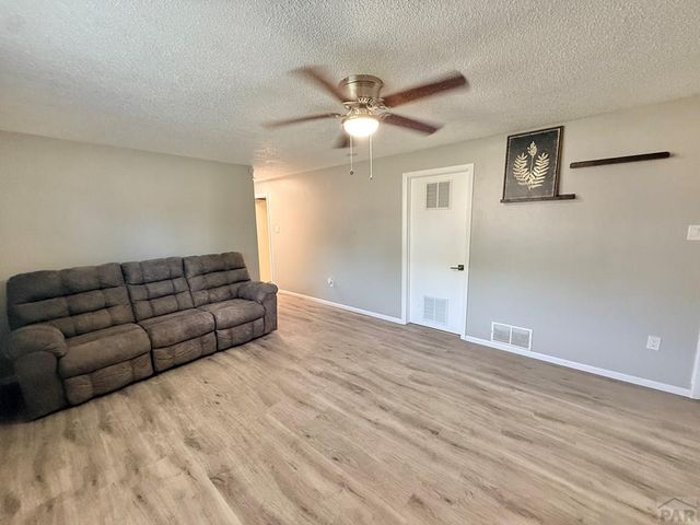 32 Apollo Lane, Pueblo, CO 81001