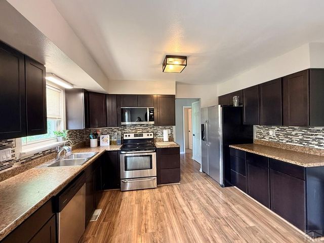 32 Apollo Lane, Pueblo, CO 81001