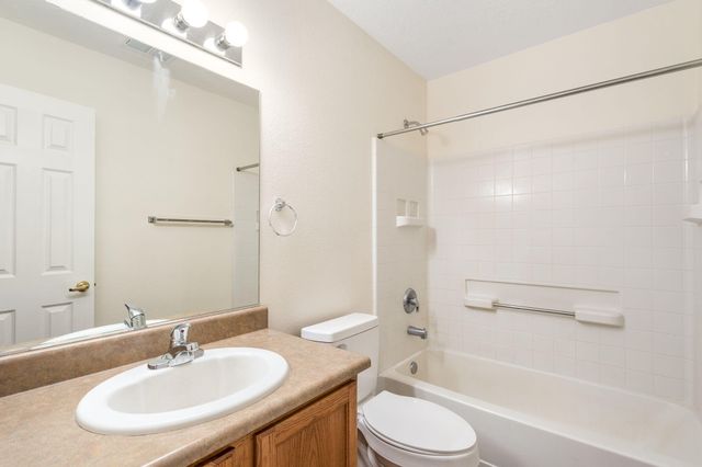 1261 Avenida Esplendida NW, Los Lunas, NM 87031