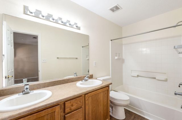 1261 Avenida Esplendida NW, Los Lunas, NM 87031