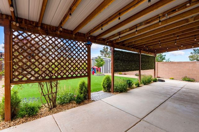 1261 Avenida Esplendida NW, Los Lunas, NM 87031