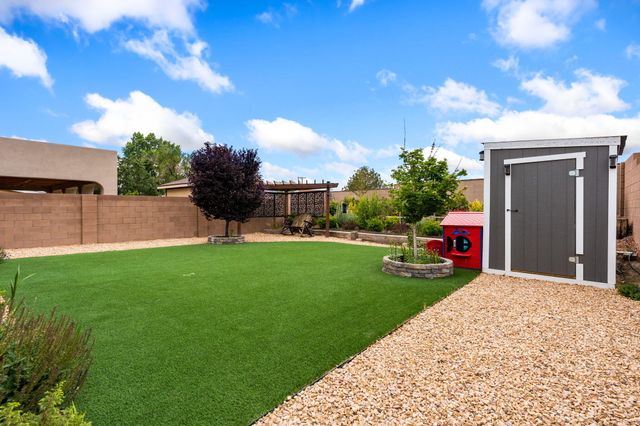 1261 Avenida Esplendida NW, Los Lunas, NM 87031