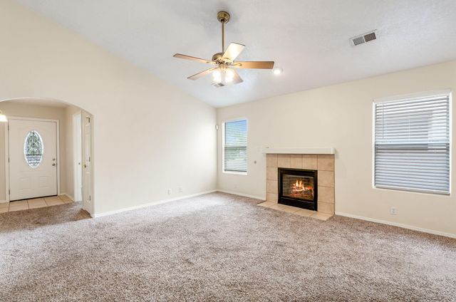 1261 Avenida Esplendida NW, Los Lunas, NM 87031