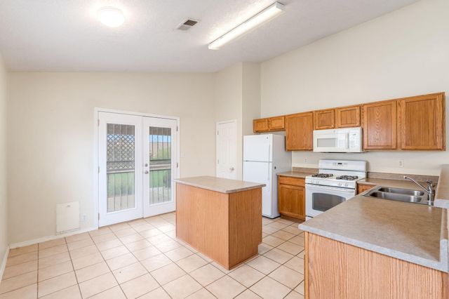 1261 Avenida Esplendida NW, Los Lunas, NM 87031