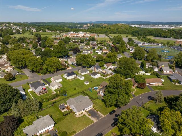 132 Garden Terrace, Nazareth Boro, PA 18064