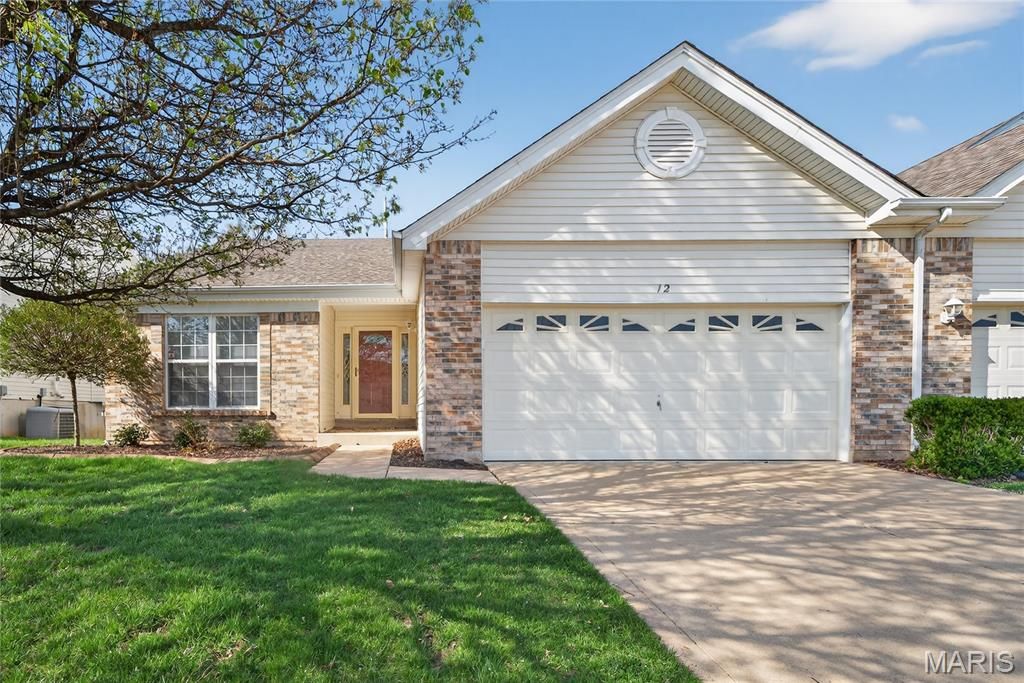 12 Shimmering Lake Court, St Charles, MO 63301
