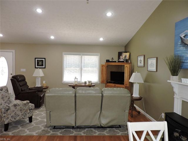 869 Ebenezer Church RD, Cobbs Creek, VA 23035