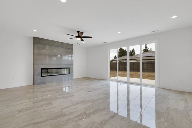 3347 John Freemont, Sutter, CA 95993