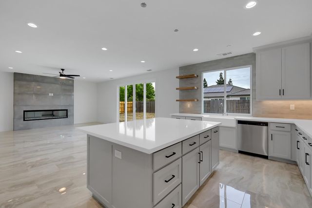 3347 John Freemont, Sutter, CA 95993
