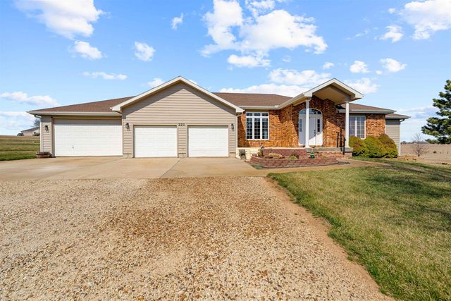 220 Prairie Ridge Rd, Salina, KS 67401