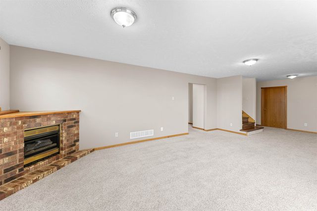 220 Prairie Ridge Rd, Salina, KS 67401