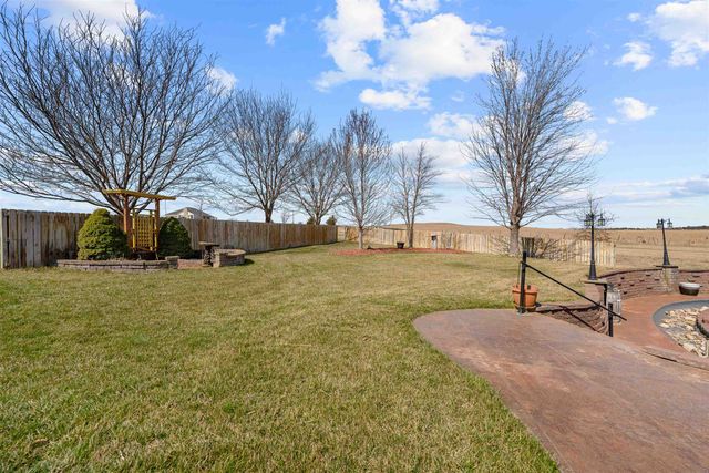 220 Prairie Ridge Rd, Salina, KS 67401
