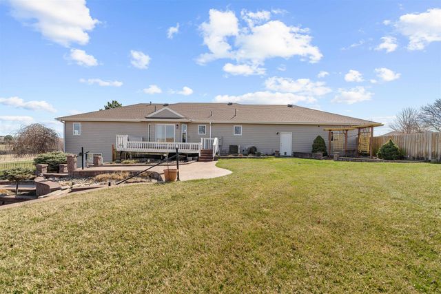 220 Prairie Ridge Rd, Salina, KS 67401