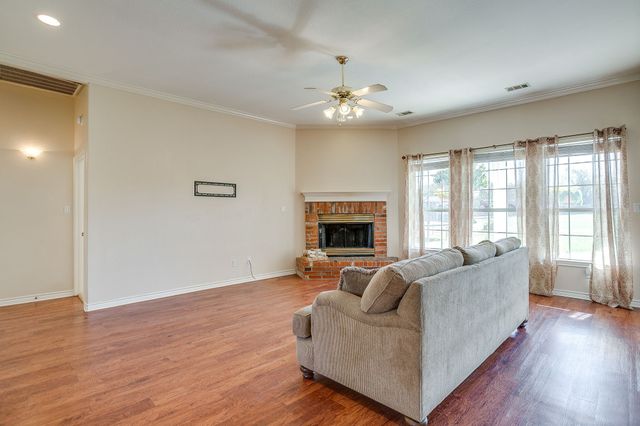 126 Hunters Glen Drive, Waxahachie, TX 75167