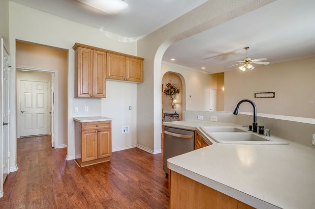 126 Hunters Glen Drive, Waxahachie, TX 75167