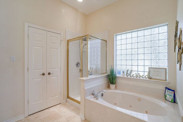 126 Hunters Glen Drive, Waxahachie, TX 75167