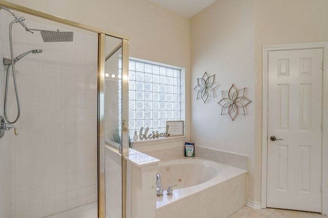 126 Hunters Glen Drive, Waxahachie, TX 75167